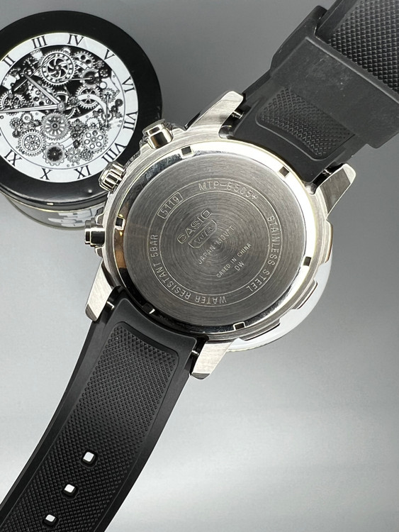 پشت ساعت مچی کاسیو