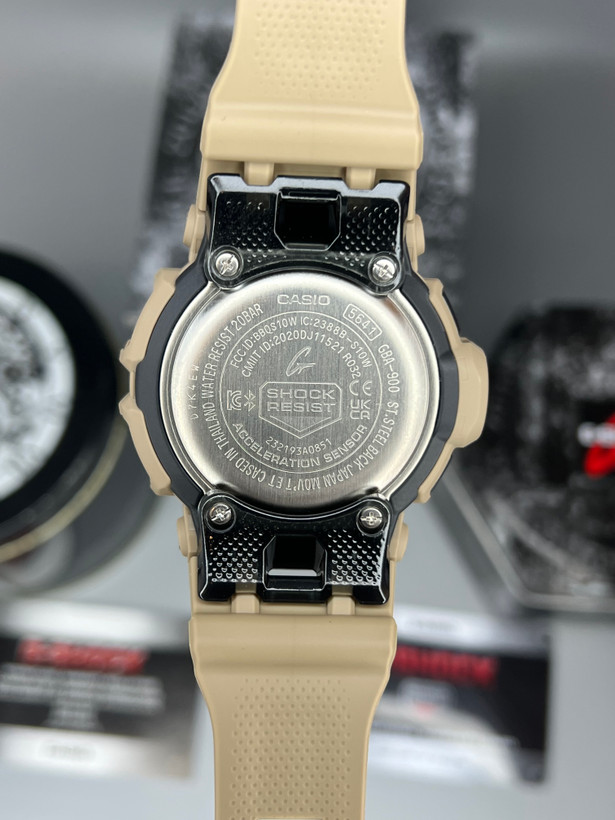 نمای پشت ساعت مردانه CASIO GBA-900UU-5ADR با قابلیت اتصال بلوتوث