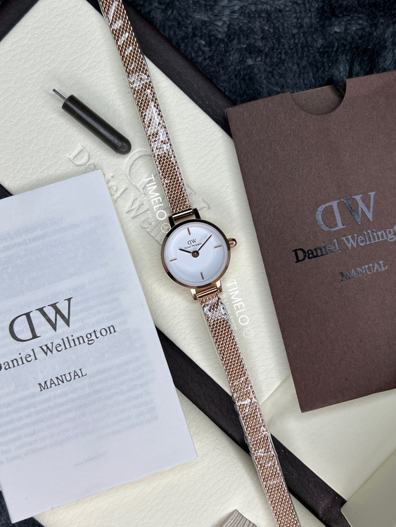 ساعت زنانه DW بند حصیری