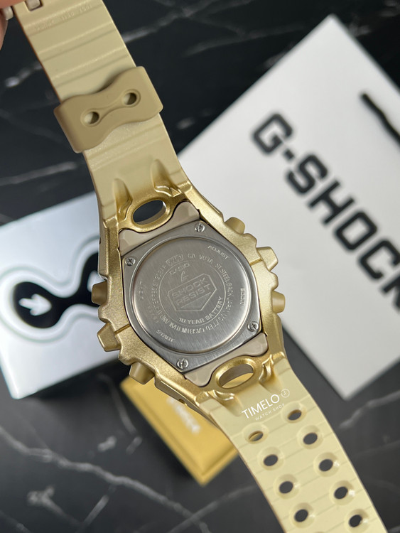 ساعت جیشاک طلایی